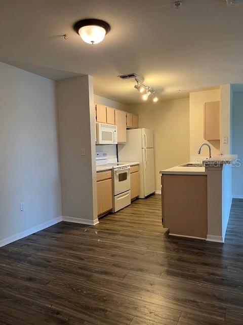 A kitchen with light wood cabinets, white appliances, and wood-look flooring — 5447 VINELAND ROAD UNIT 1210, ORLANDO, FL