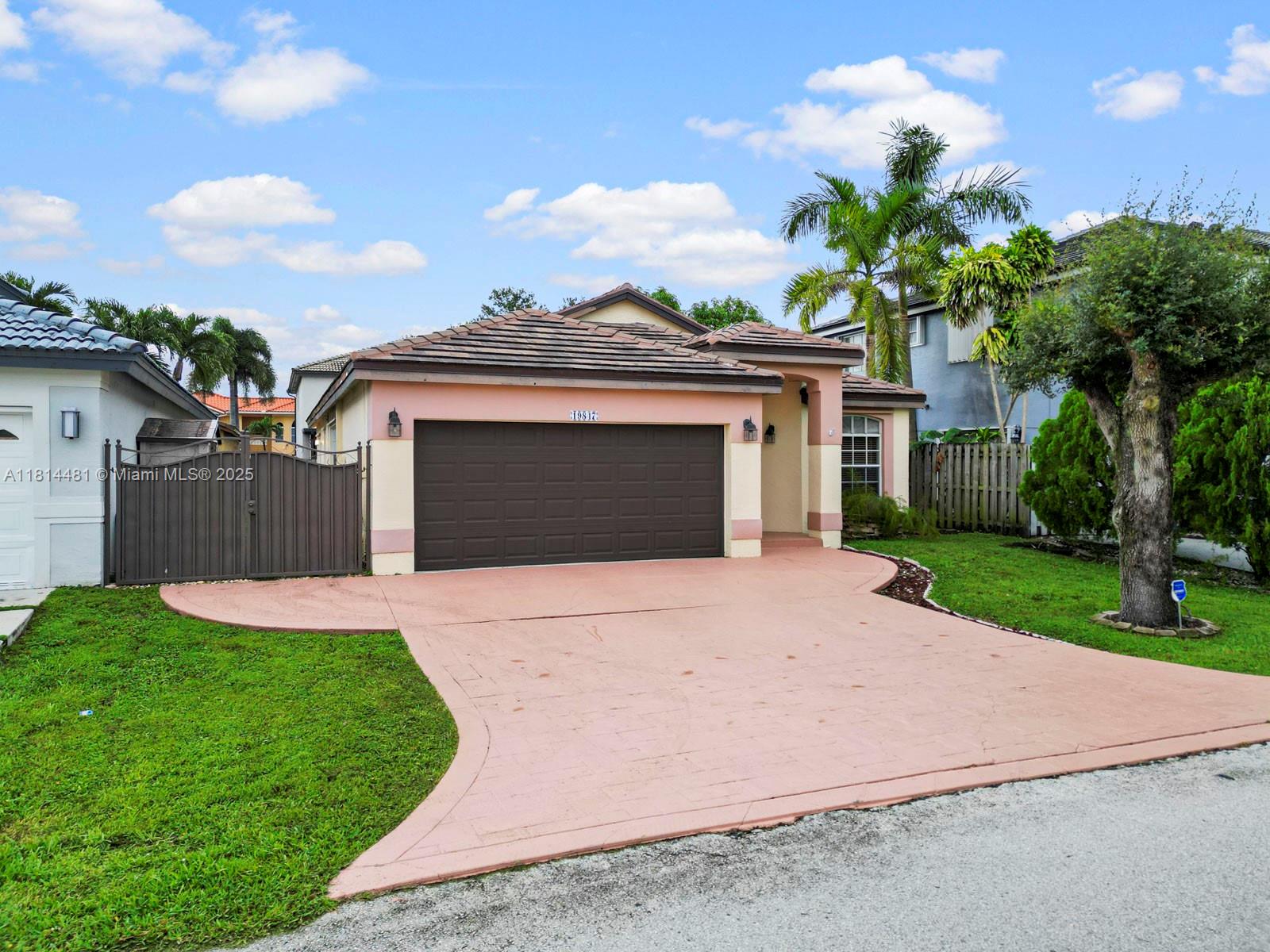 19847 NW 86th Ave, Hialeah FL 33015