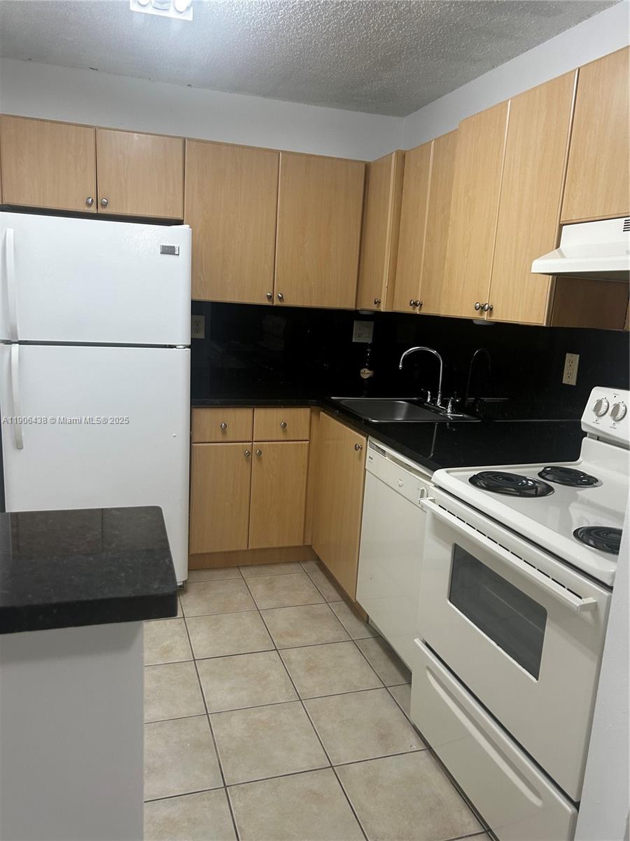 7110 NW 179th St # 110, Hialeah FL 33015