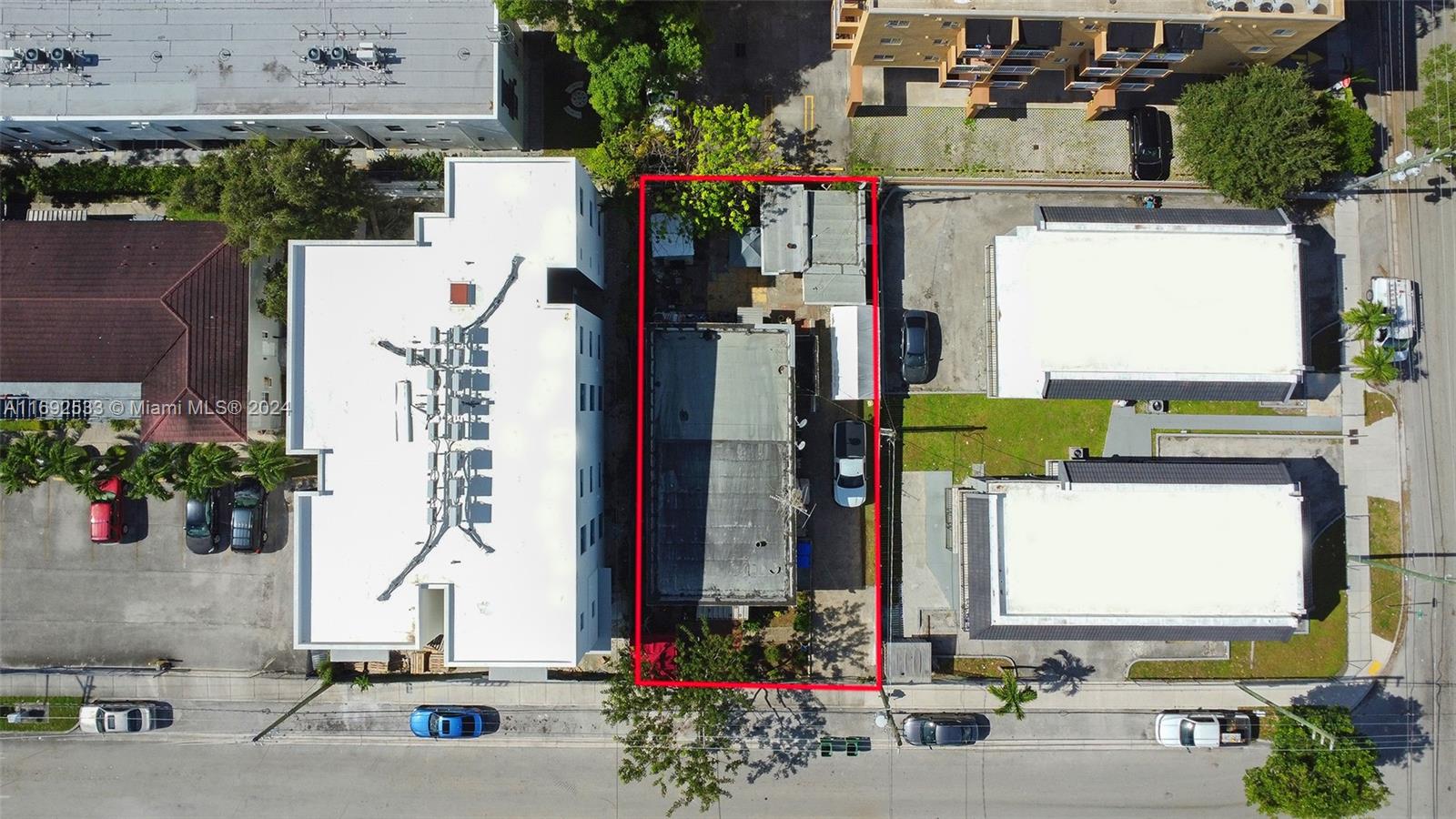 An aerial view shows a rectangular property lot outlined in red between two larger buildings — 520 SW 11th Ave, Miami FL 33130, MIAMI, FL