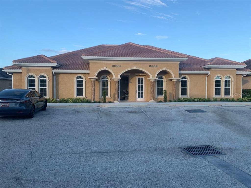 3200 HILLSDALE LANE