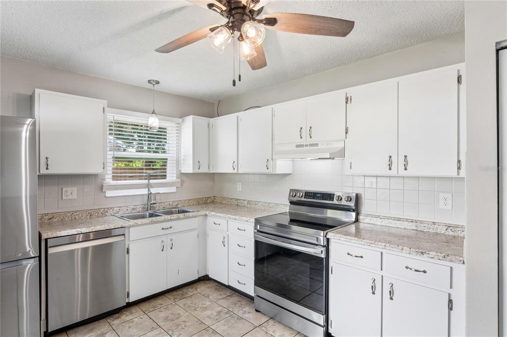 7934 ADELAIDE LOOP, NEW PORT RICHEY, FL — photo 2 of 30