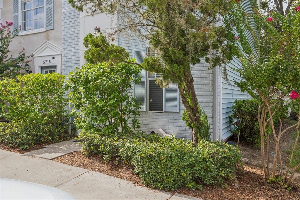 5720 DALDEN DRIVE UNIT 5720