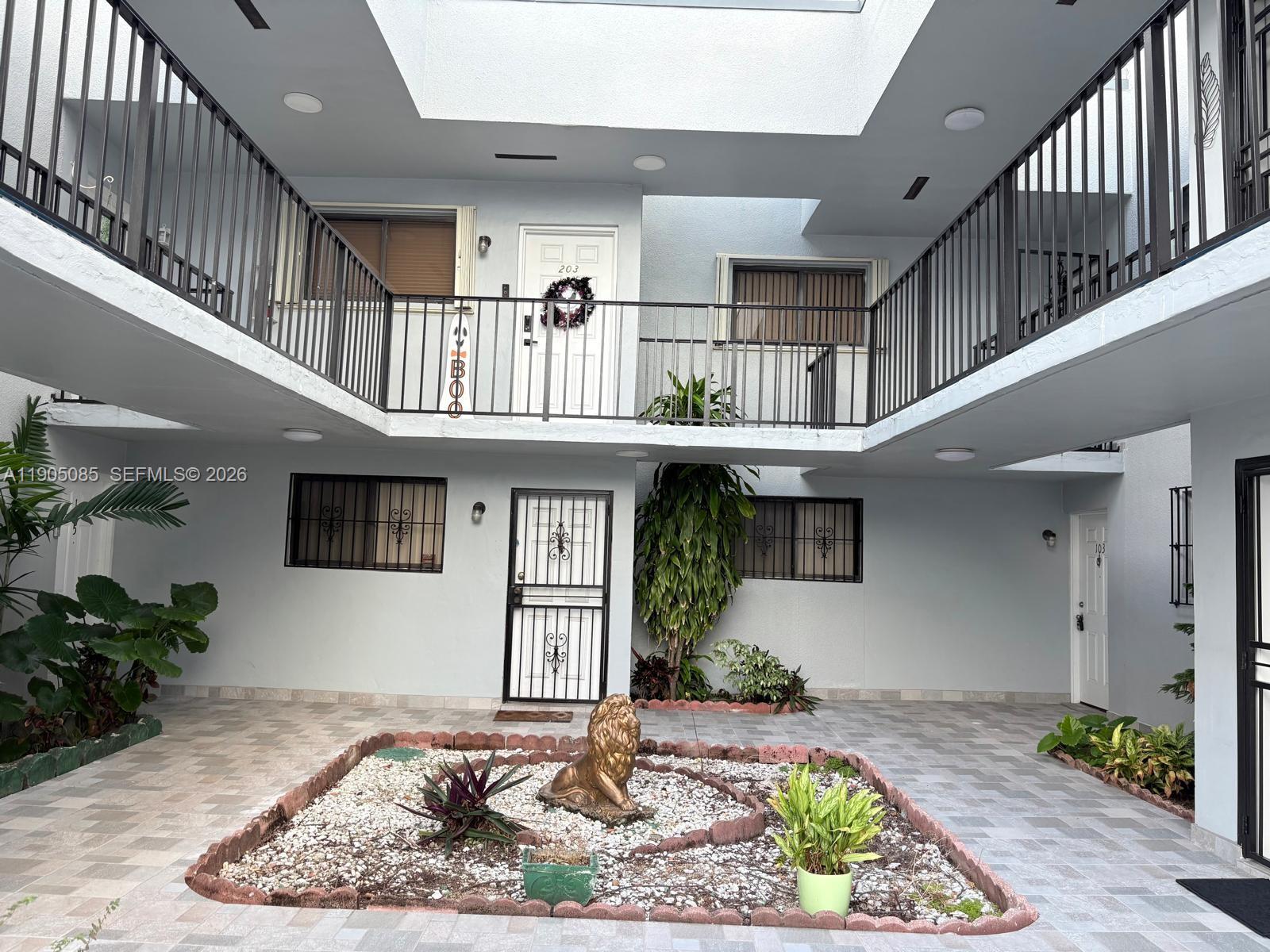1290 W 41 St # 203, Hialeah FL 33012