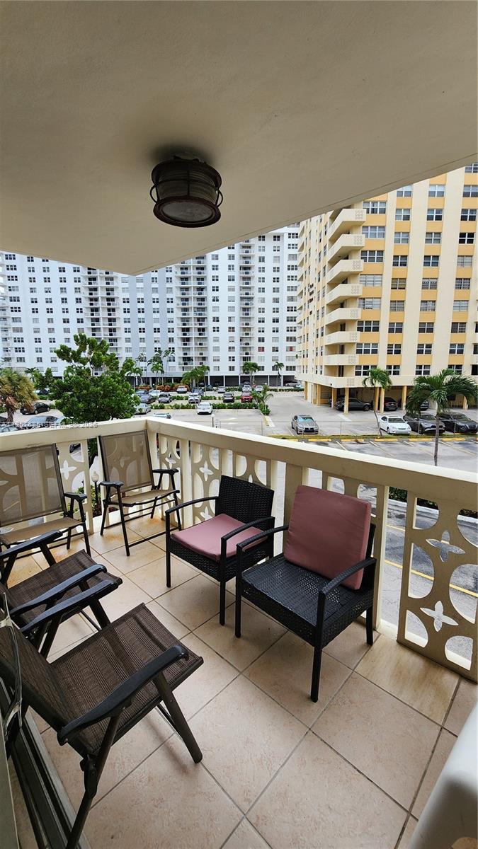 HALLANDALE BEACH, FL — photo 2 of 21