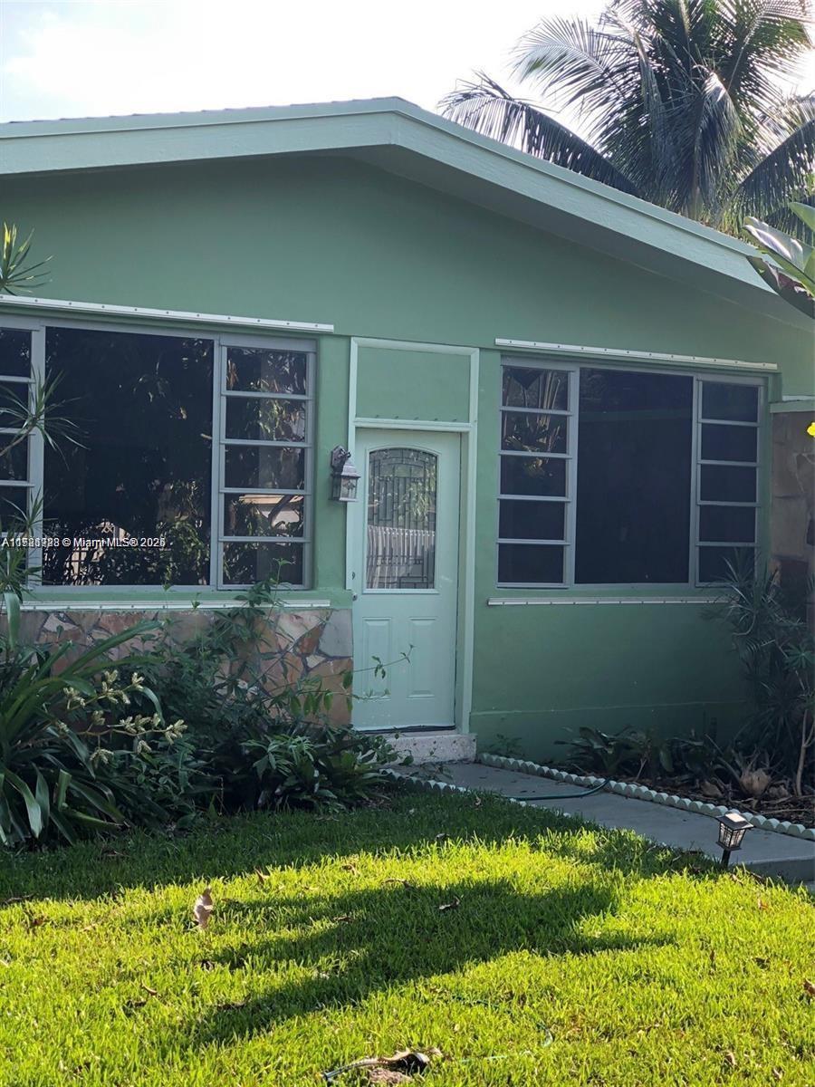 524 NE 160th Ter, Miami FL 33162