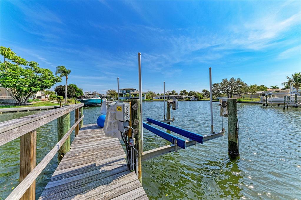 5507 CONTENTO DRIVE, SARASOTA, FL — photo 5 of 30
