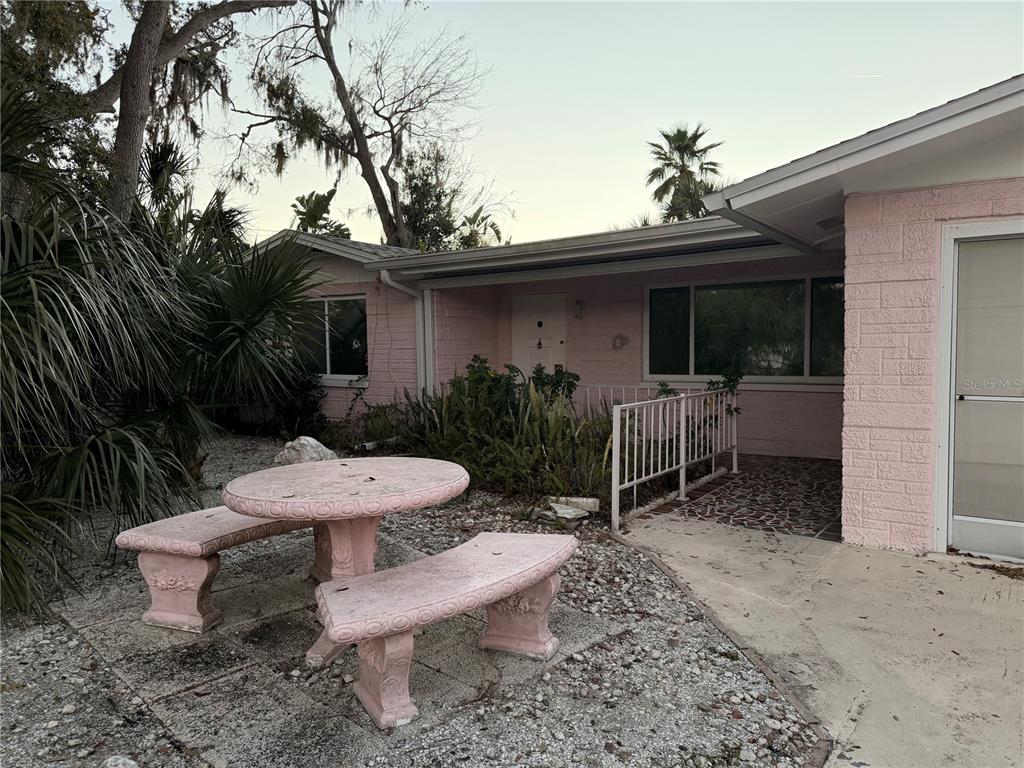 7127 PENINSULAR DRIVE