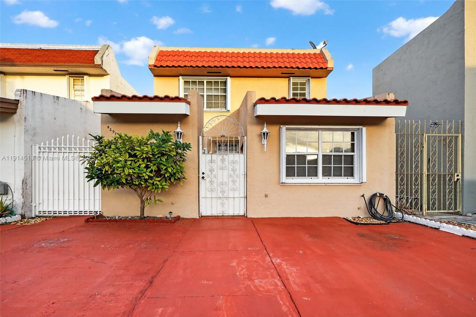 4291 W 10th Ct, Hialeah FL 33012