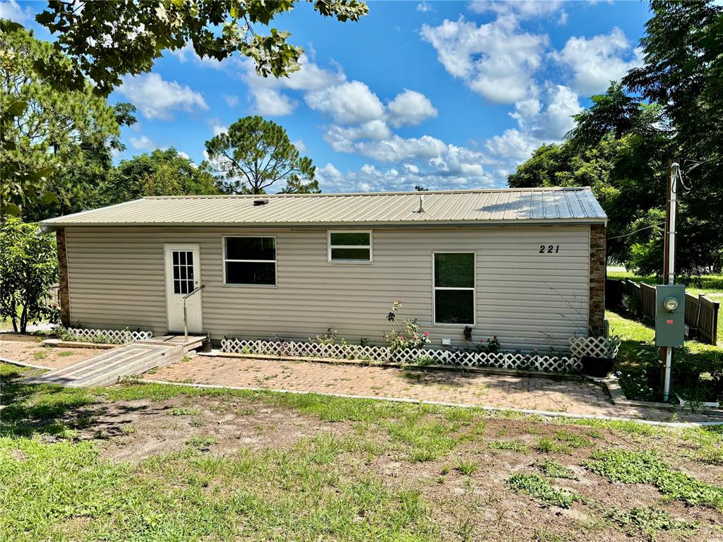 221 SKYLINE DRIVE