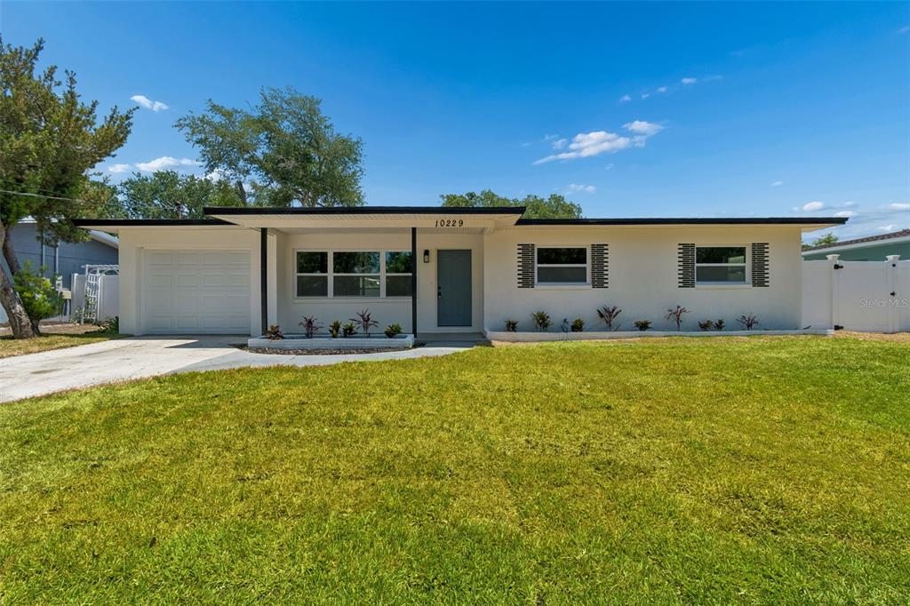 10229 N VALLE DRIVE
