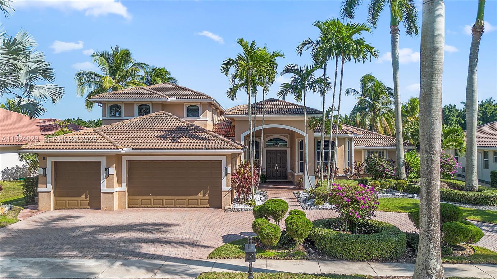 1470 Victoria Isle Dr, Weston FL 33327