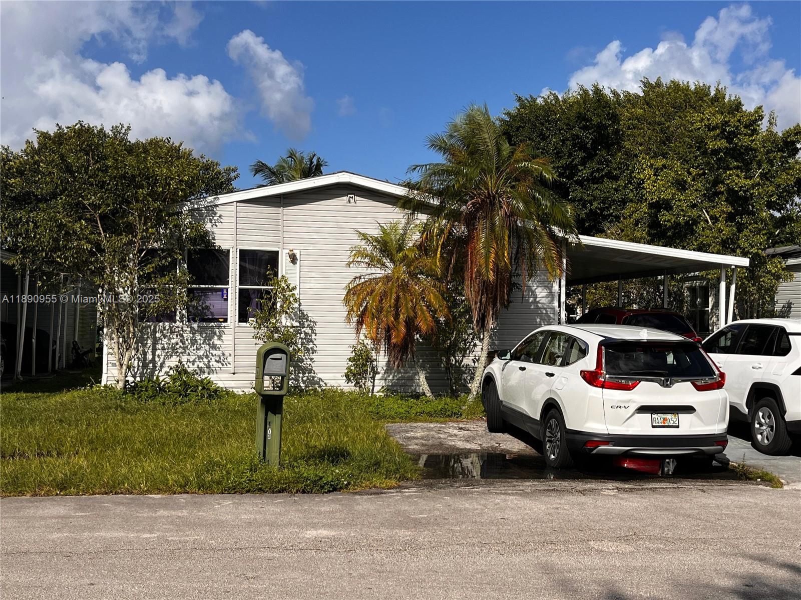 909 Sw 131 Way, Davie FL 33325