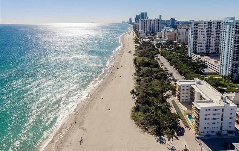 901 S Surf Rd # 407, Hollywood FL 33019