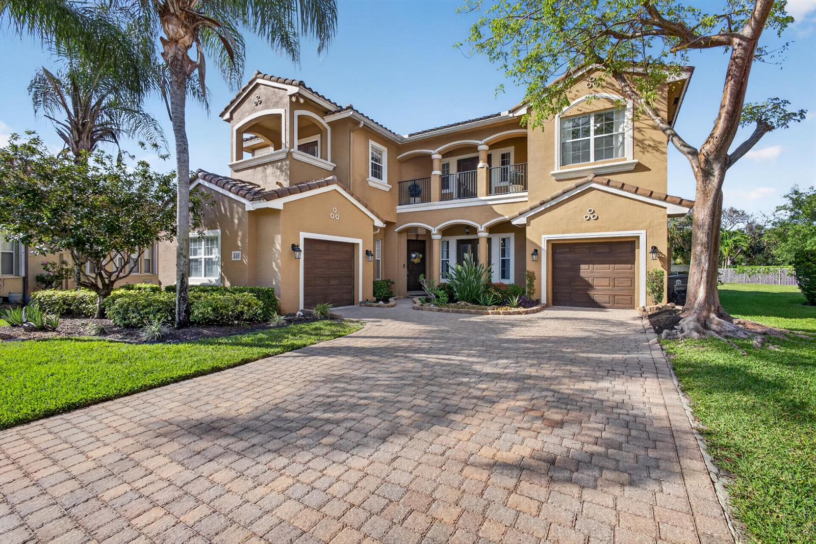 659 Cresta Circle, West Palm Beach FL 33413