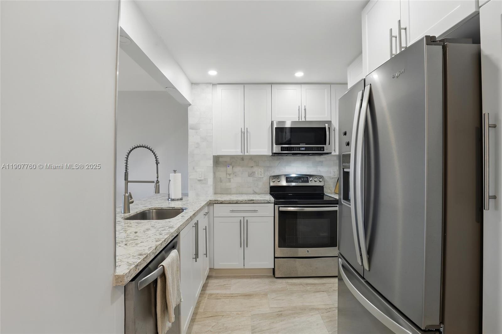 1831 NE 38th St # 402, Oakland Park FL 33308
