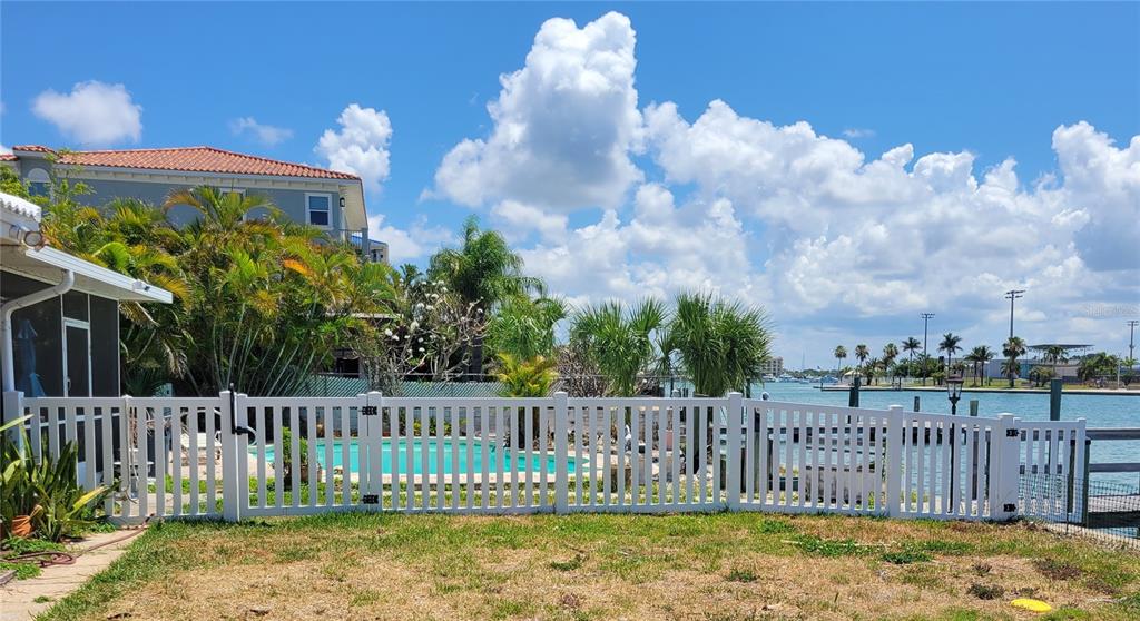 15318 HARBOR DRIVE, MADEIRA BEACH, FL — photo 4 of 30