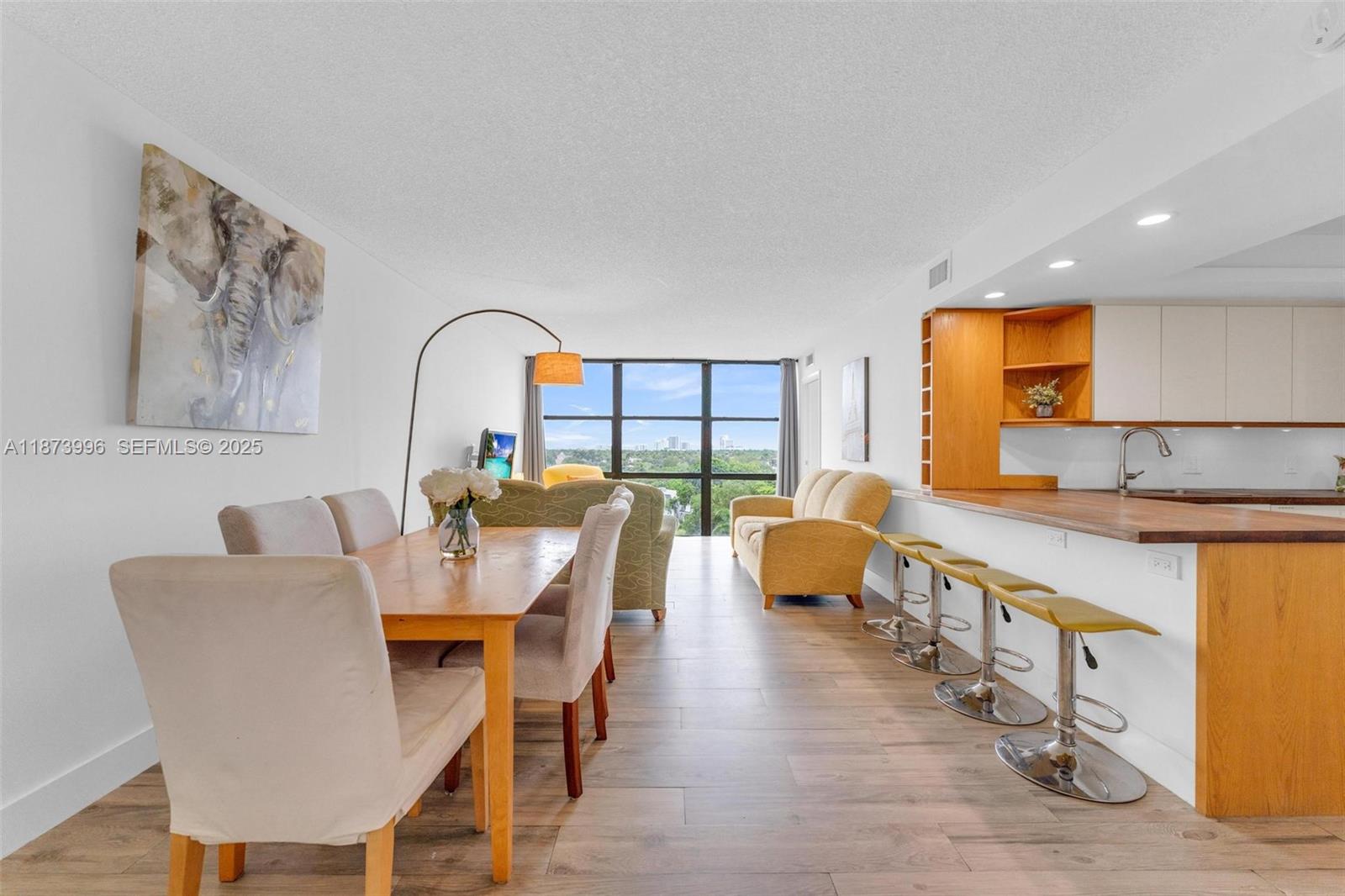 1000 Parkview Dr # 723, Hallandale Beach FL 33009