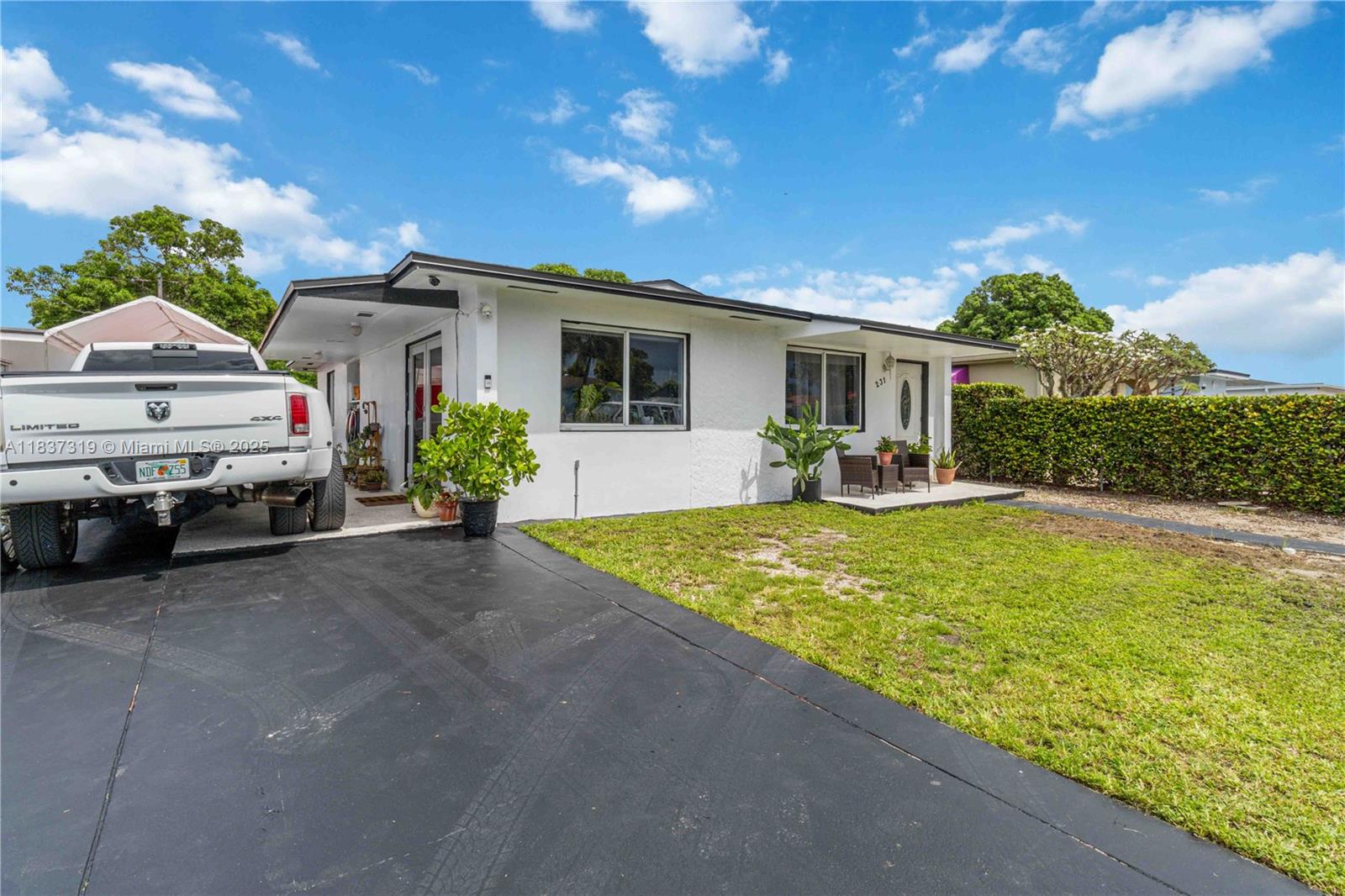 231 E 41st St, Hialeah FL 33013