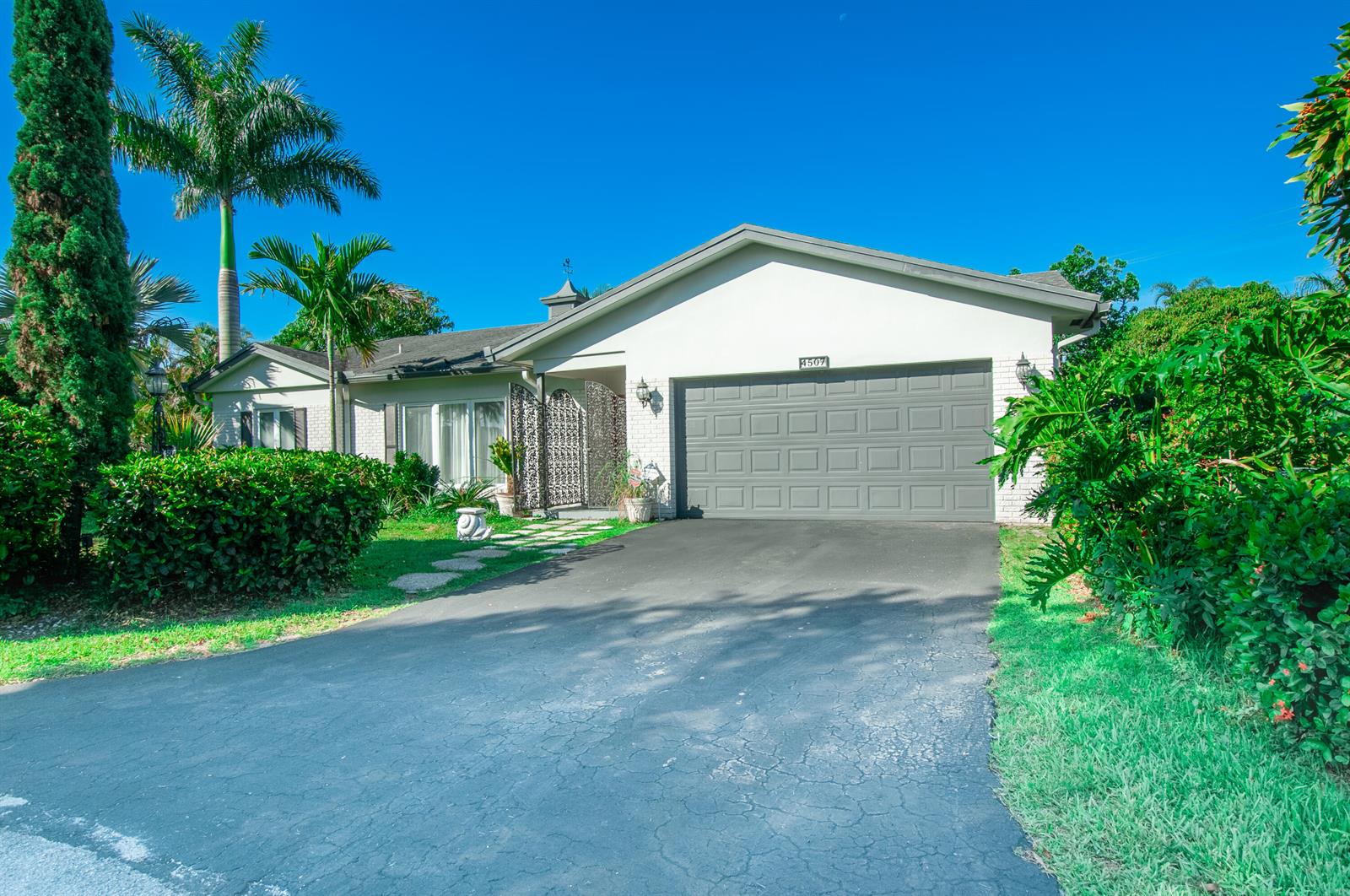 4507 Norfolk Island Pine Drive, Tamarac FL 33319