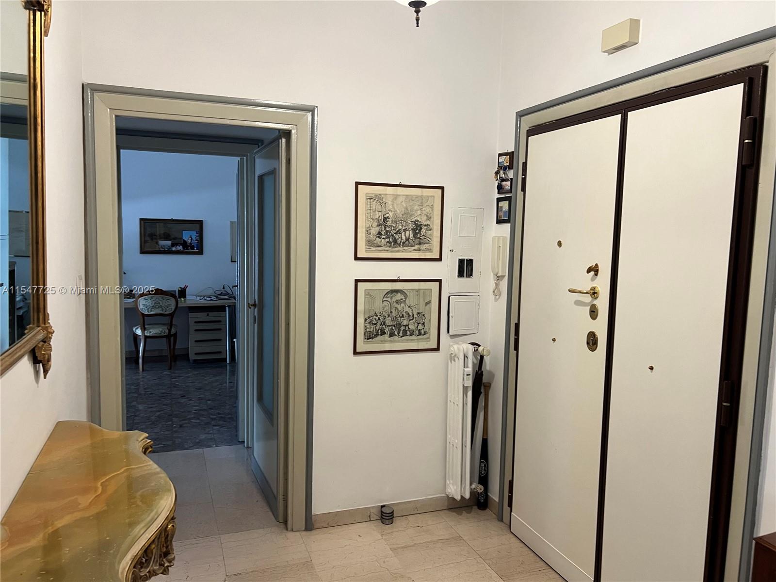 4,CASELLA,ROME CASELLA # 24, 00199, FL — photo 2 of 20