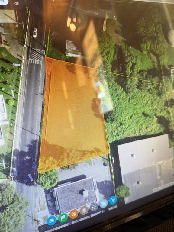 An aerial map view shows a highlighted rectangular plot of land next to a road — CUATRO CALLES ARROYO AVENUE, ARROYO, PR