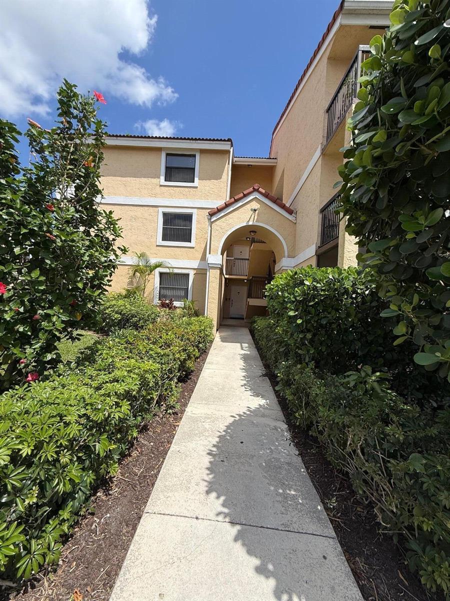 5721 Riverside Drive, Coral Springs FL 33067