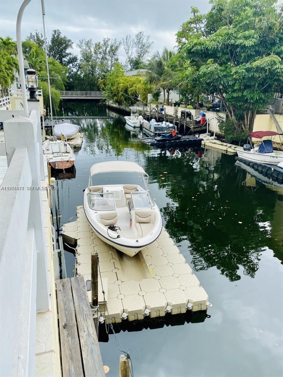 NORTH MIAMI, FL — photo 5 of 11