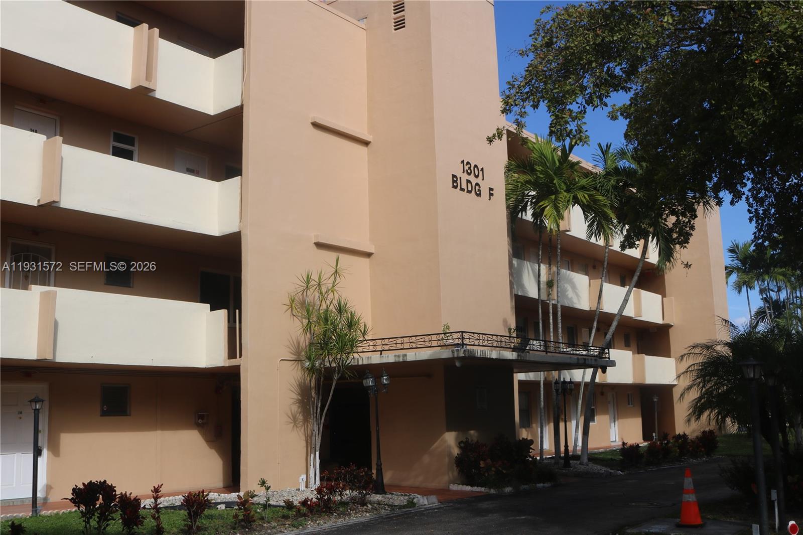 1301 NE 191st St # F407, Miami FL 33179