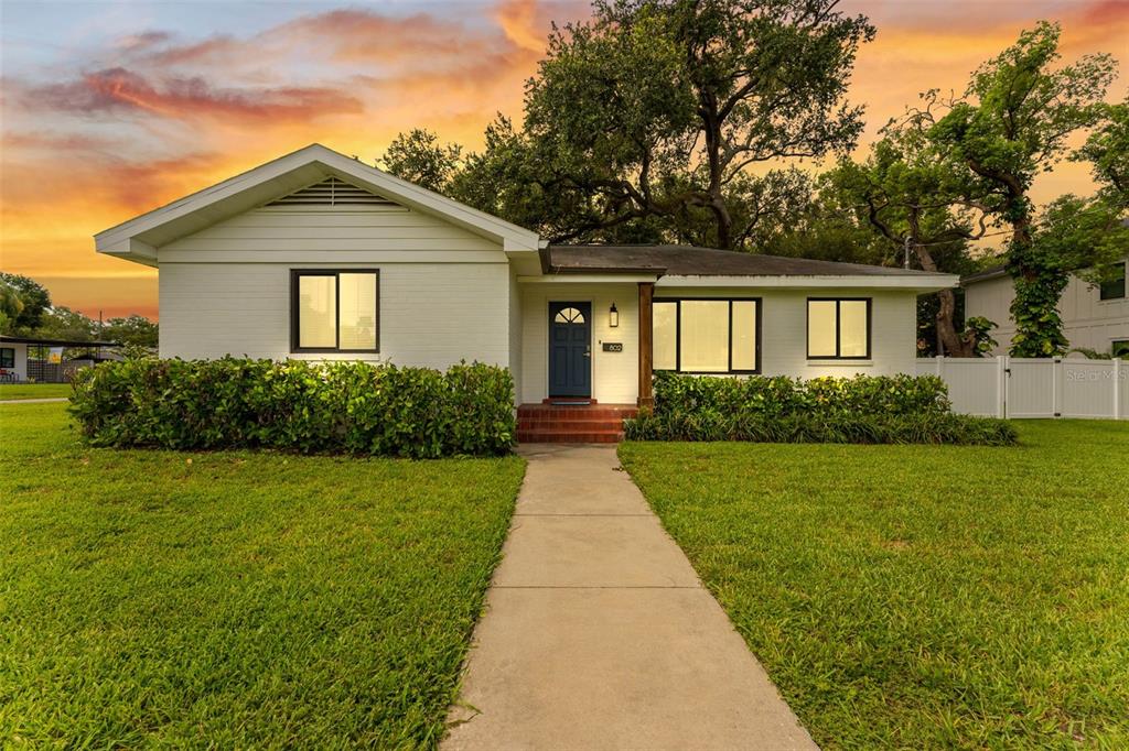 802 W CORAL STREET