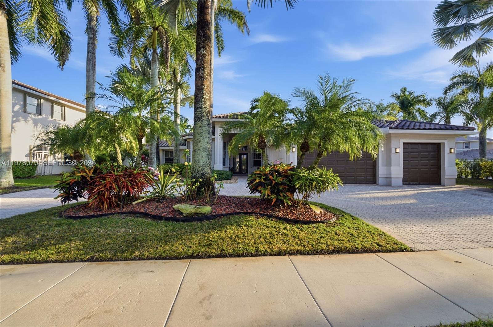 1397 Victoria Isle Dr, Weston FL 33327