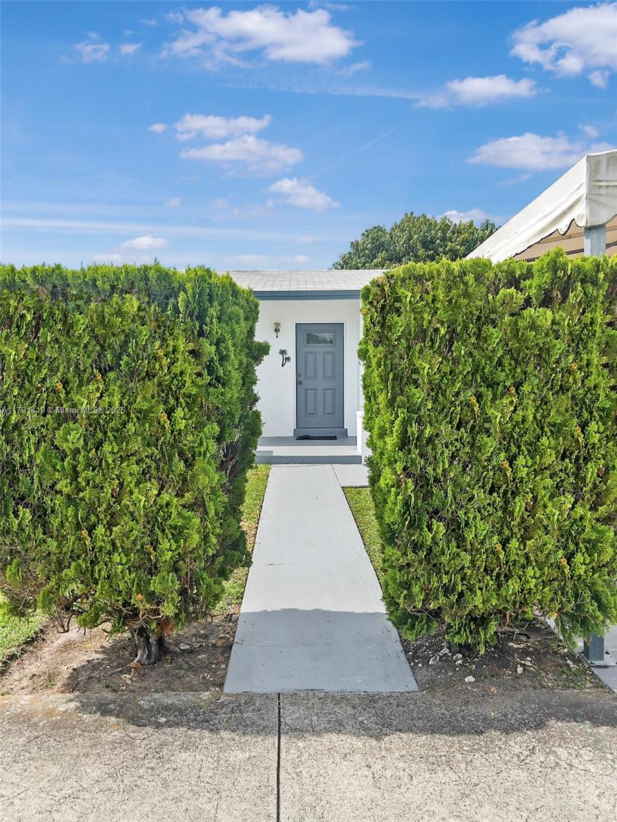 11104 SW 154th Ter, Miami FL 33157