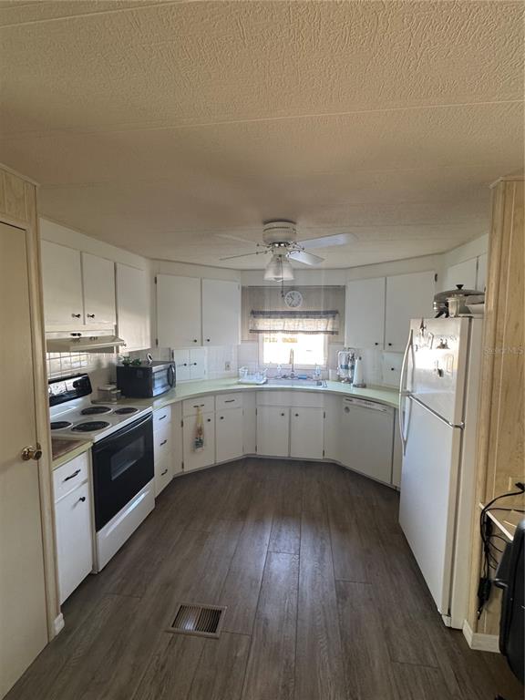 40 LAFITTE DRIVE, NOKOMIS, FL — photo 4 of 19