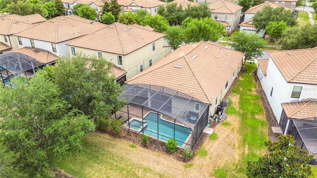 An aerial view of a house with a screened-in pool and patio in a neighborhood — 1442 MOON VALLEY DRIVE, DAVENPORT, FL