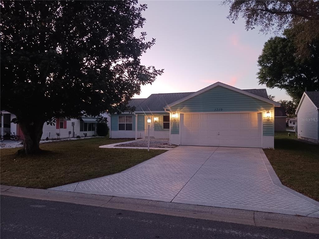 1219 SANTOS PLACE