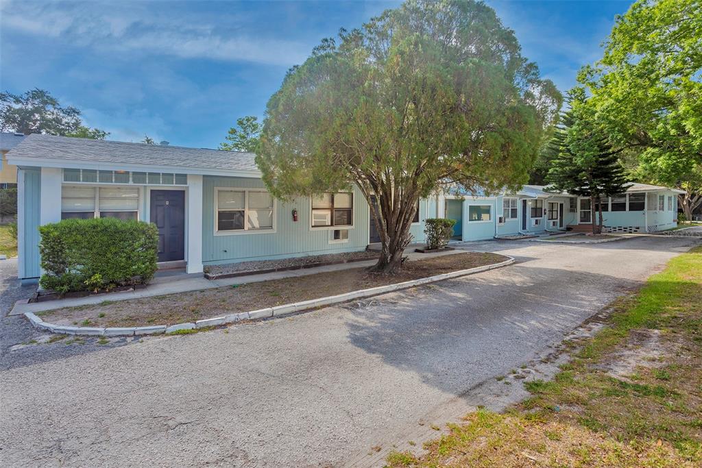 1102 SUNSET POINT ROAD