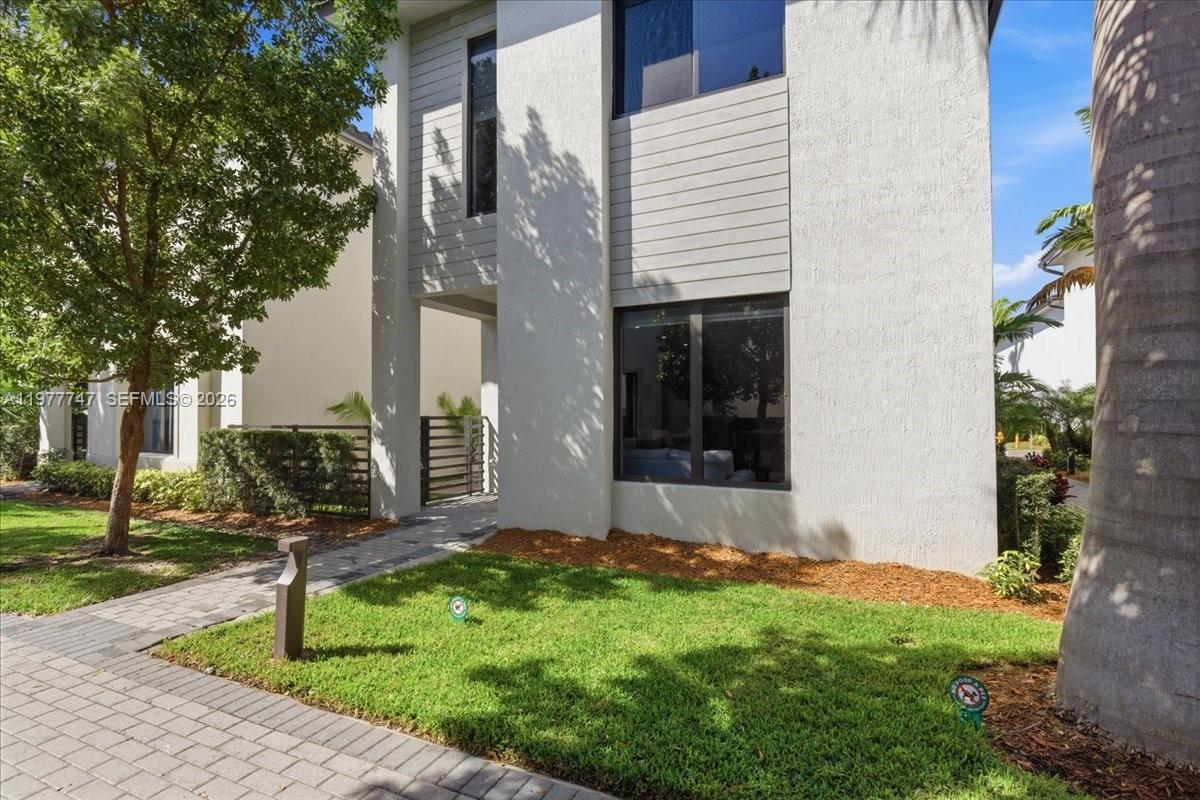 4395 NW 80th Ct, Doral FL 33166