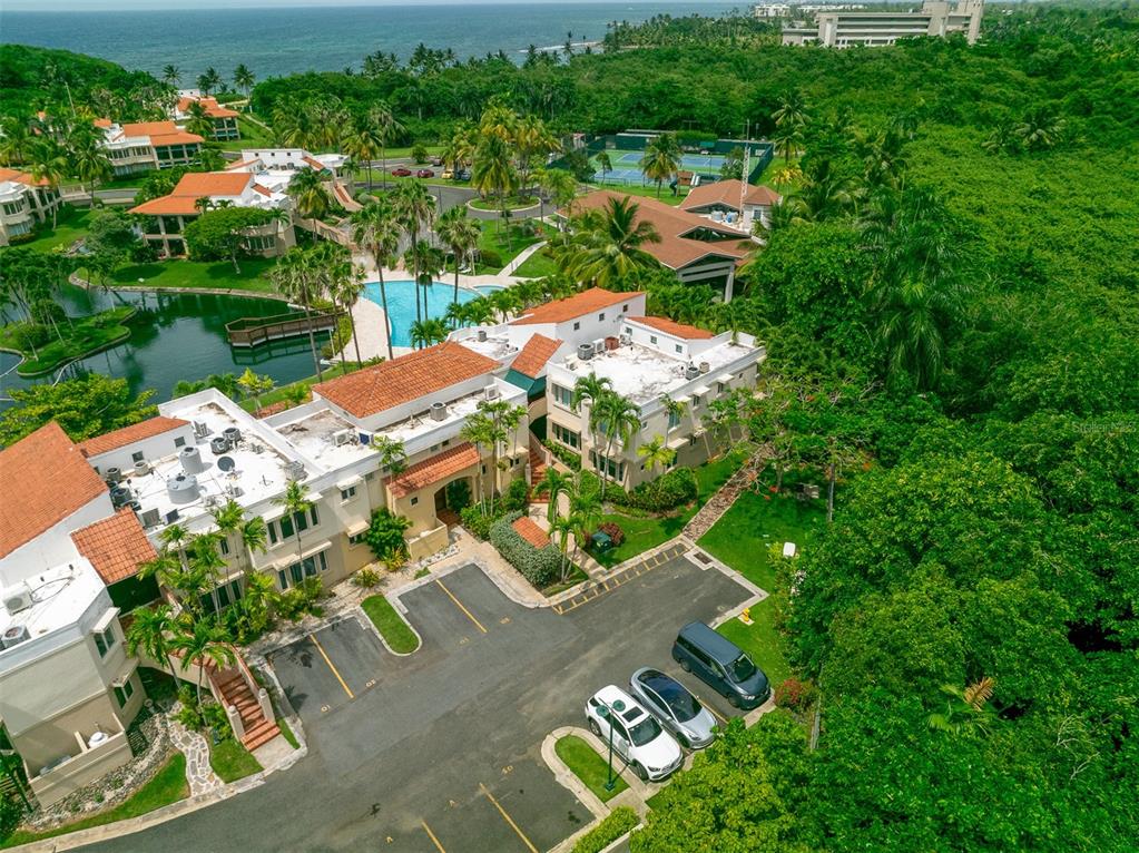 4 LAKESIDE VILLAS UNIT 04