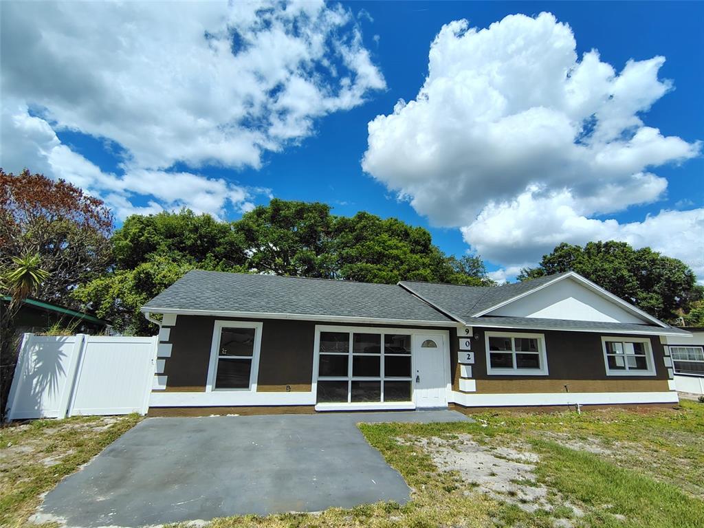 902 N THACKER AVENUE, KISSIMMEE, FL — photo 2 of 30