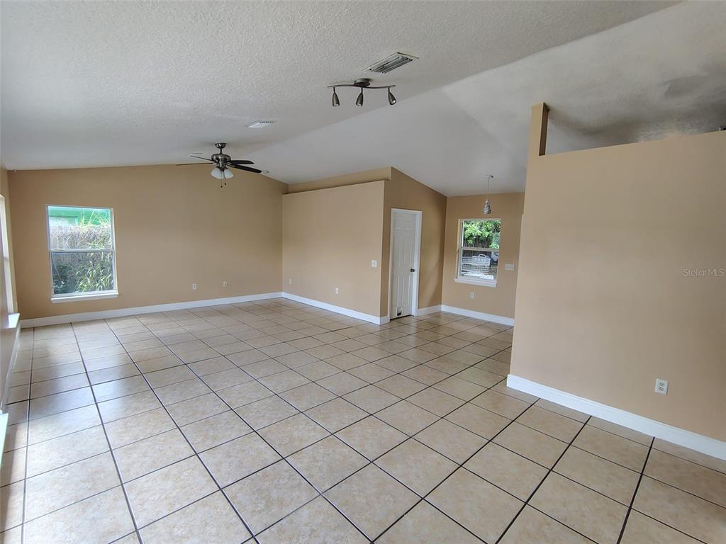 902 N THACKER AVENUE, KISSIMMEE, FL — photo 4 of 30