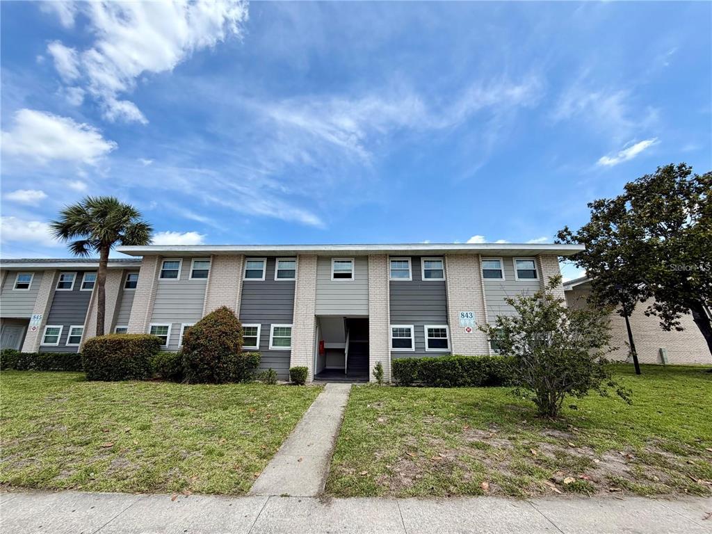 843 SKY LAKE CIRCLE UNIT B
