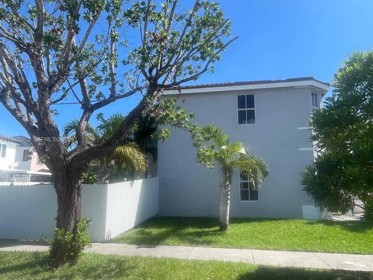 HOMESTEAD, FL — photo 3 of 30