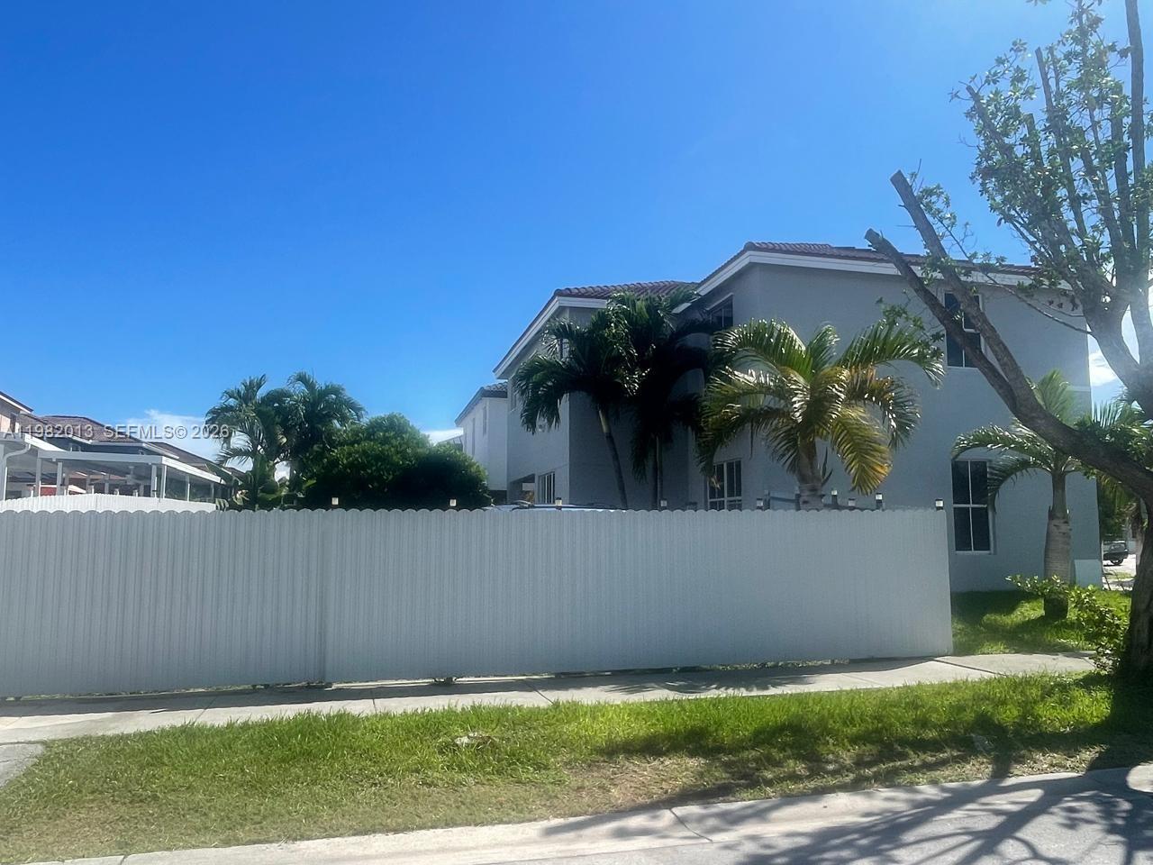 Big lot yard — HOMESTEAD, FL