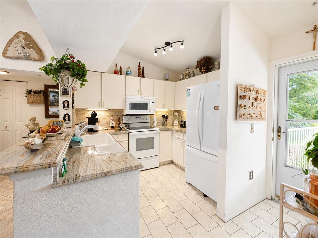 8294 KEY ROYAL CIRCLE UNIT 1631, NAPLES, FL — photo 3 of 30