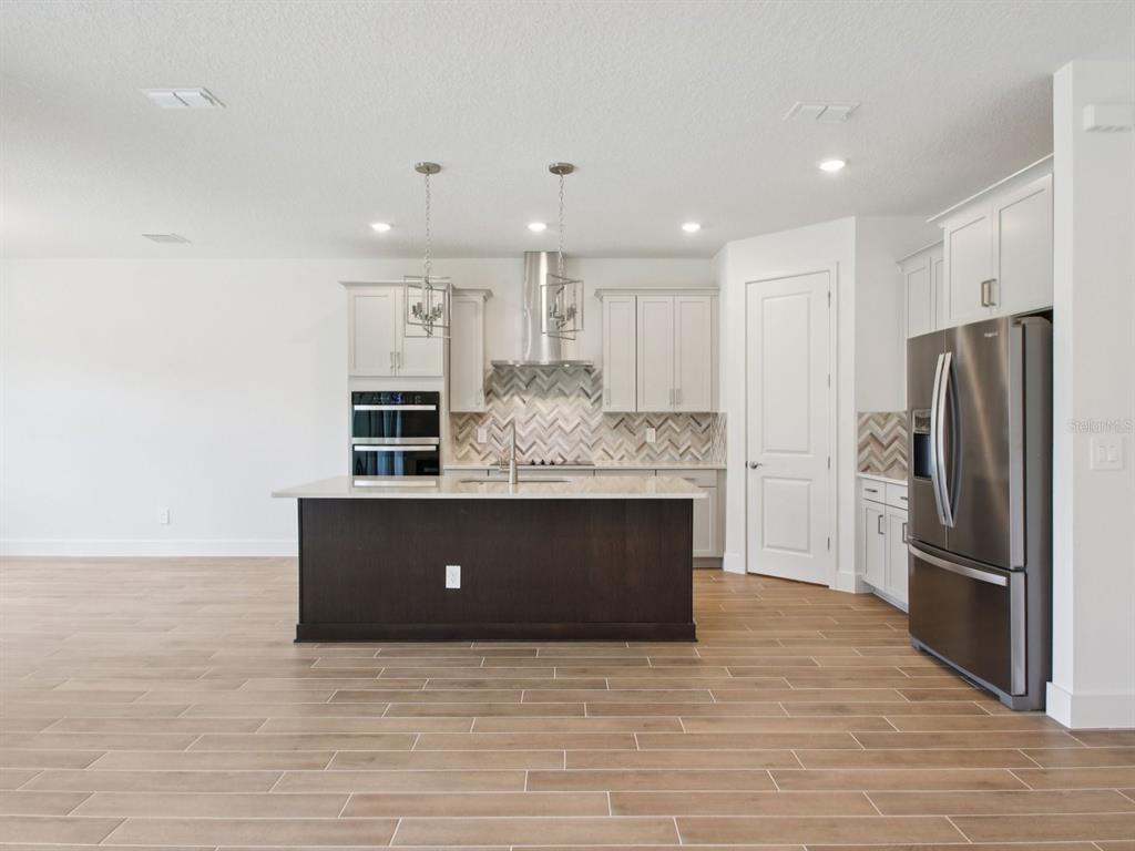401 BROOKHAVEN TRAIL, ORMOND BEACH, FL — photo 2 of 10