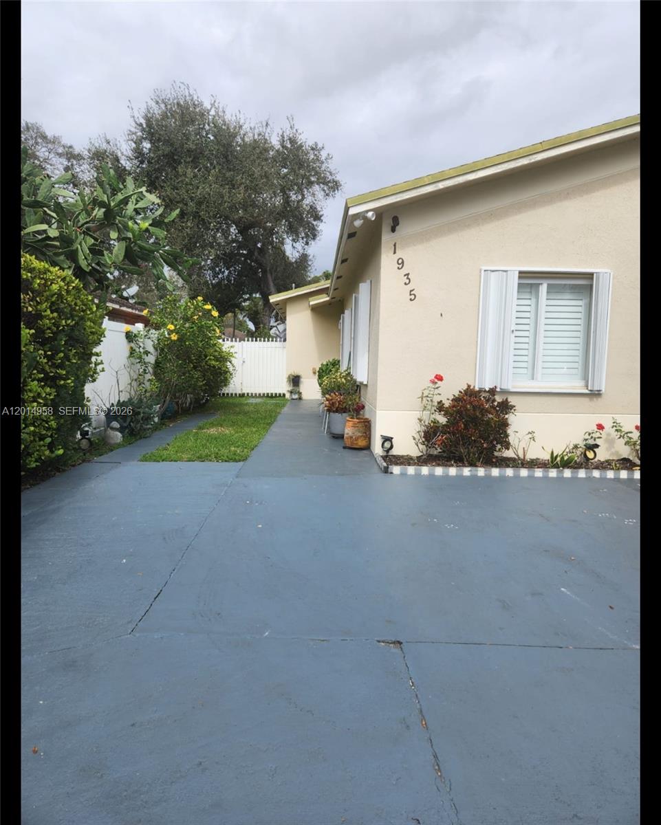 1935 NW 96th St, Miami FL 33147