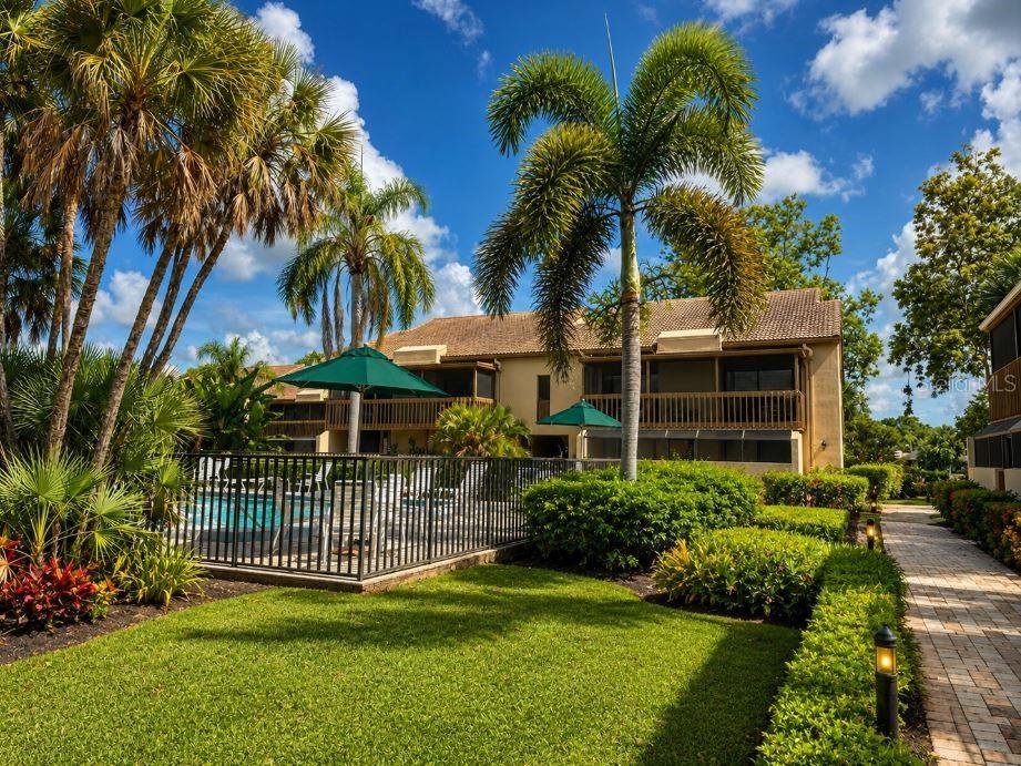3033 WILLOW GREEN UNIT 10