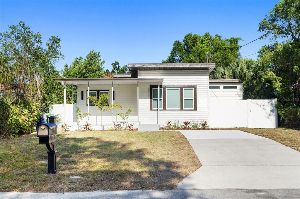 8711 N DEXTER AVENUE