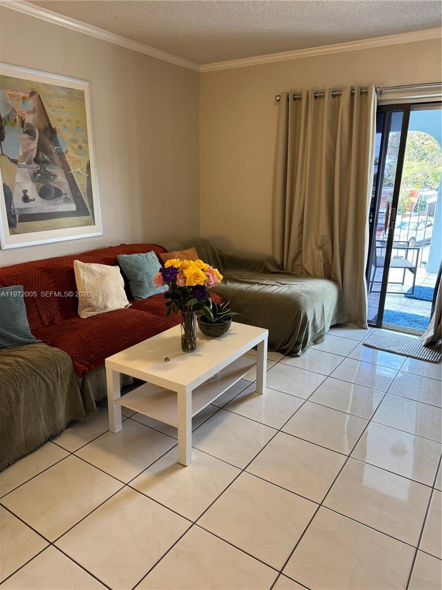 952 E 19th St, Hialeah FL 33013, HIALEAH, FL — photo 2 of 13