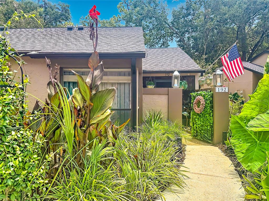A front entryway features a black door with a wreath, a lighthouse statue, and nautical decor — 940 DOUGLAS AVENUE UNIT 192, ALTAMONTE SPRINGS, FL
